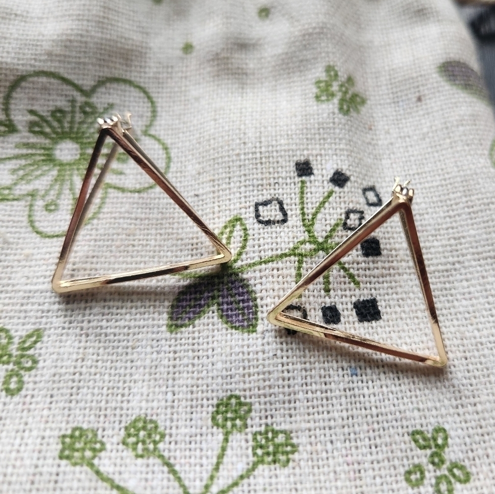 Triangle earrings